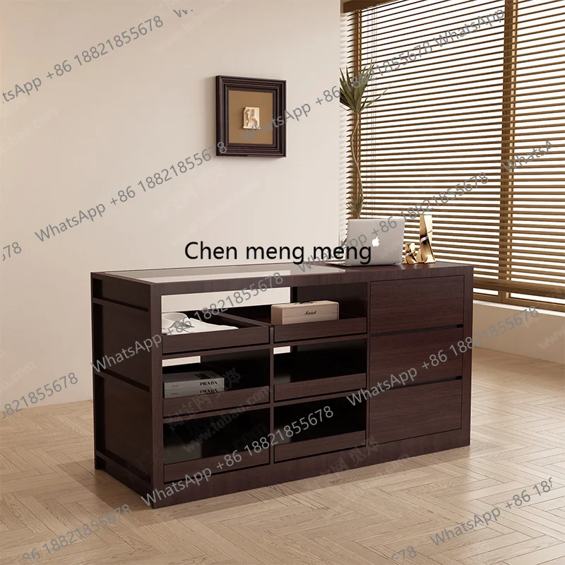 Women's clothing store Nakashi - Glass Cabinet Display ulasan dan harga