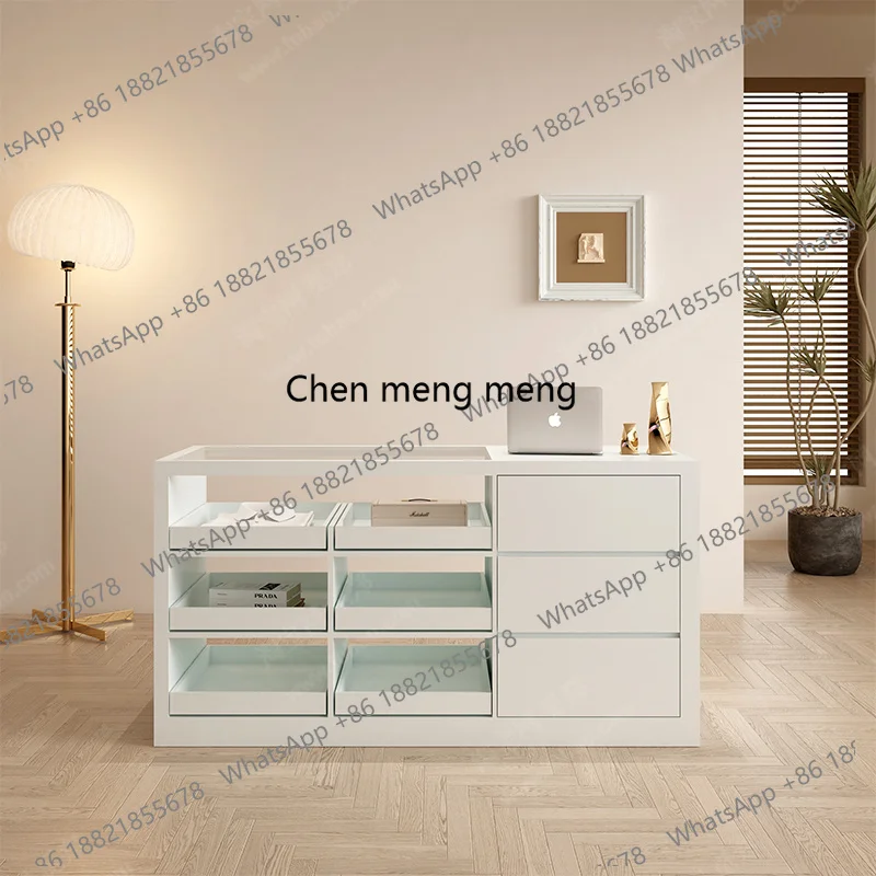 Women's clothing store Nakashi - Glass Cabinet Display ulasan dan harga