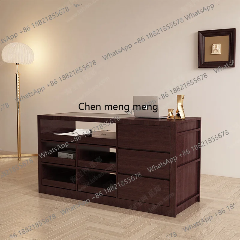 Women's clothing store Nakashi - Glass Cabinet Display ulasan dan harga